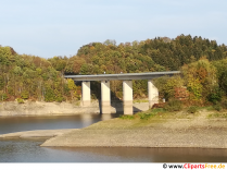 Brücke am Wasserdamm Foto kostenlos