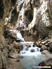 Bach un Felsen Foto kostenlos