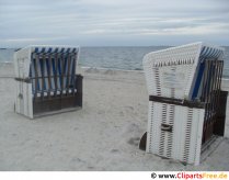 Beach chairs fuq il-bajja fl-istokk tar-ritratti tal-Baħar Baltiku b'xejn